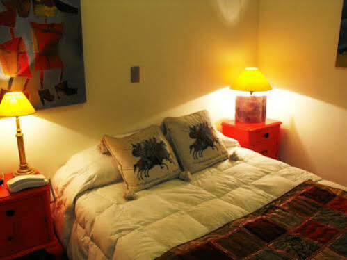 Hostal El Raco Santiago Exterior photo